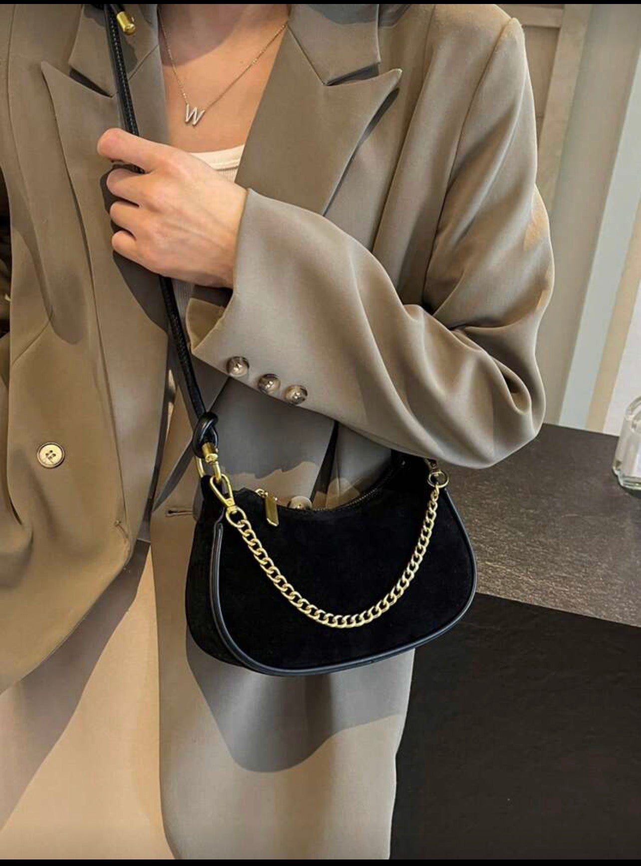 شنطة كتف جلد شمواه بتصميم عصري –نبيتي شيك