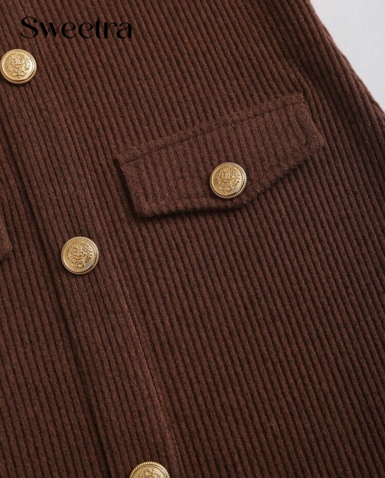 فستان شتوي قصير بأكتاف ساقطة بتصميم أنيق وبياقة وفرو ناعم